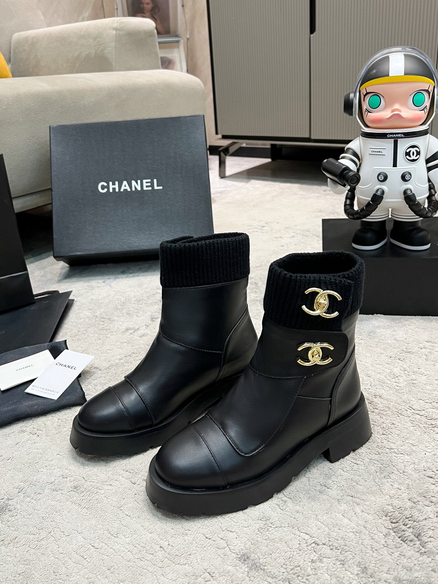 Bota Preta Chanel